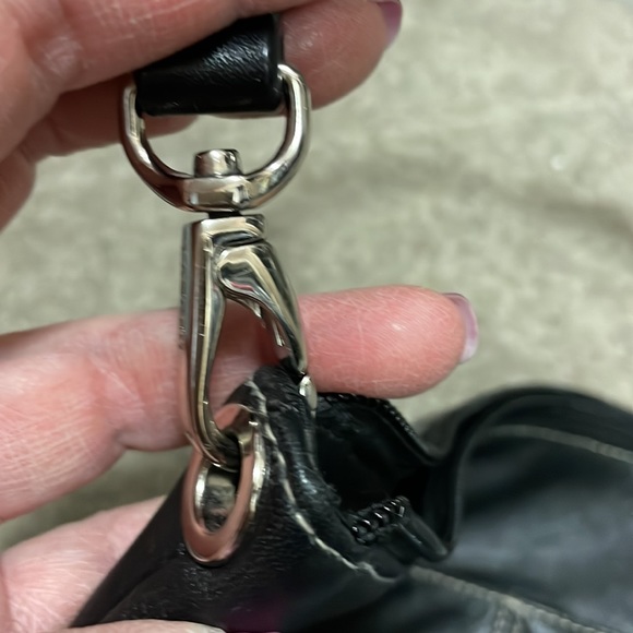 RLL versatile lightly used bag black leather with removable strap. Inside pocket - Picture 9 of 9